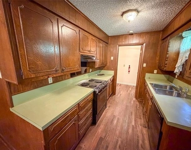 907 Seymore Circle - Photo Thumbnail 9