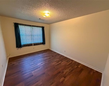 907 Seymore Circle - Photo Thumbnail 13
