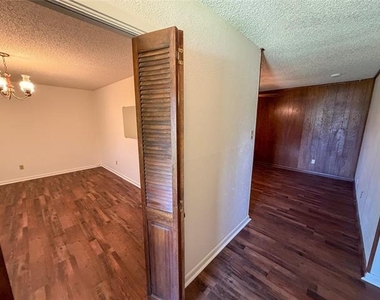 907 Seymore Circle - Photo Thumbnail 4