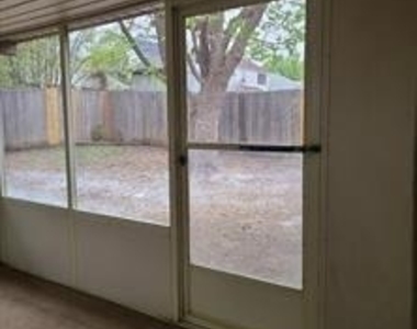 816 Wyndham Place - Photo Thumbnail 8