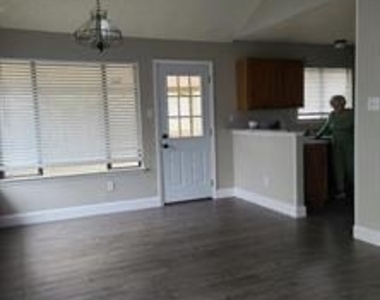 816 Wyndham Place - Photo Thumbnail 4
