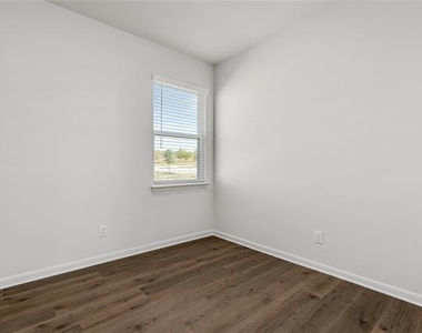 1125 Tempe Lane - Photo Thumbnail 9