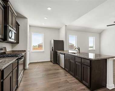 945 Cawthorne Trail - Photo Thumbnail 2