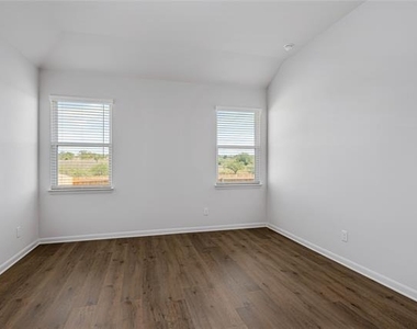 945 Cawthorne Trail - Photo Thumbnail 8
