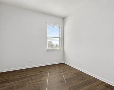945 Cawthorne Trail - Photo Thumbnail 10