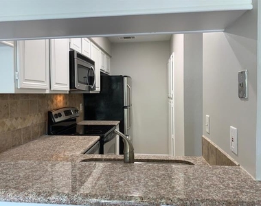 5740 Martel Avenue - Photo Thumbnail 8