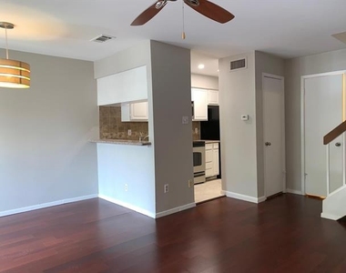 5740 Martel Avenue - Photo Thumbnail 4