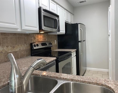 5740 Martel Avenue - Photo Thumbnail 9