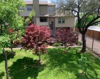 5740 Martel Avenue - Photo Thumbnail 2