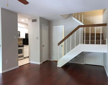 5740 Martel Avenue - Photo Thumbnail 7