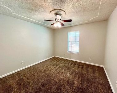 5008 Millsprings Drive - Photo Thumbnail 12