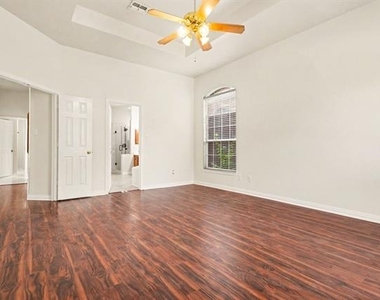 1027 Creek Bend - Photo Thumbnail 15