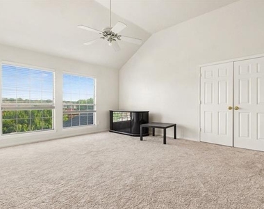 1027 Creek Bend - Photo Thumbnail 17