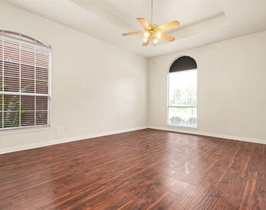 1027 Creek Bend - Photo Thumbnail 14