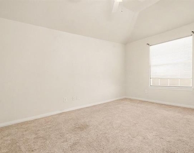1027 Creek Bend - Photo Thumbnail 23