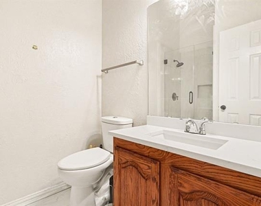 1027 Creek Bend - Photo Thumbnail 20
