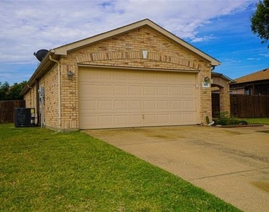 309 Stanford - Photo Thumbnail 2