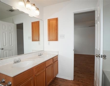 309 Stanford - Photo Thumbnail 15