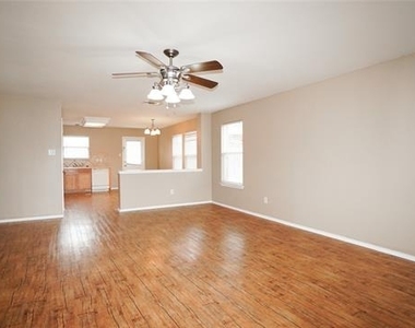 309 Stanford - Photo Thumbnail 4