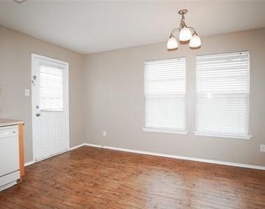 309 Stanford - Photo Thumbnail 10