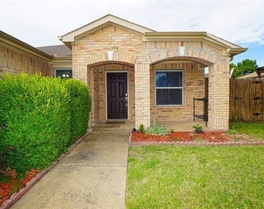 309 Stanford - Photo Thumbnail 3