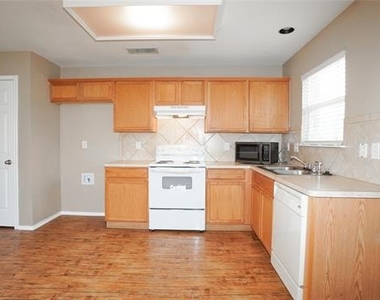 309 Stanford - Photo Thumbnail 8