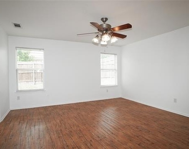 309 Stanford - Photo Thumbnail 11
