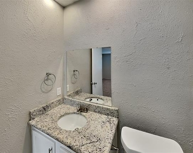 5901 Excalibur Drive - Photo Thumbnail 9