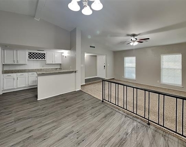 5901 Excalibur Drive - Photo Thumbnail 6