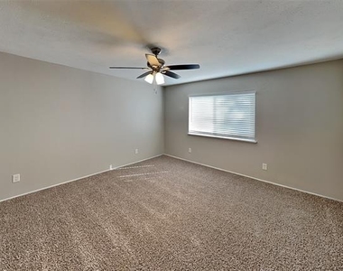 5901 Excalibur Drive - Photo Thumbnail 7