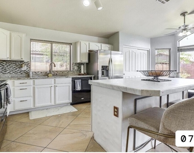 686 W Fremont Drive - Photo Thumbnail 4