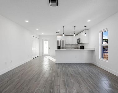 3018 Se Iris Street - Photo Thumbnail 3