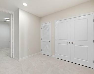500 Throckmorton Street - Photo Thumbnail 9