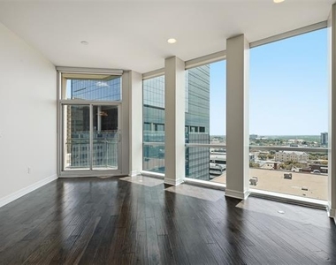 500 Throckmorton Street - Photo Thumbnail 5
