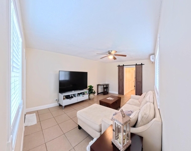 407 Nw 7th Street - Photo Thumbnail 2
