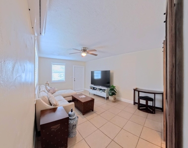 407 Nw 7th Street - Photo Thumbnail 3