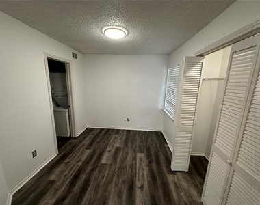 2301 Basil Drive - Photo Thumbnail 5
