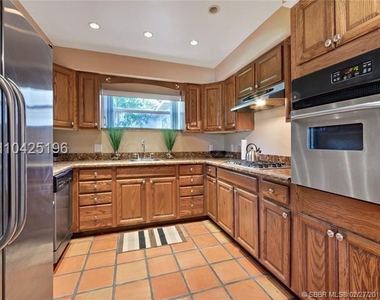1404 Plunkett Street - Photo Thumbnail 2