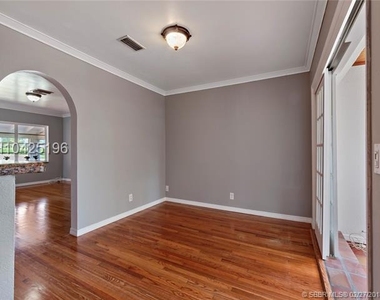 1404 Plunkett Street - Photo Thumbnail 7