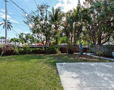 1404 Plunkett Street - Photo Thumbnail 8