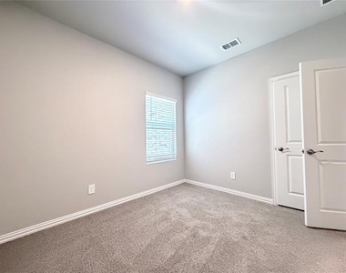 508 Melody Hill Drive - Photo Thumbnail 16