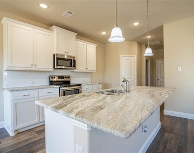 6819 Topaz Drive - Photo Thumbnail 5