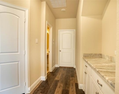 6819 Topaz Drive - Photo Thumbnail 7