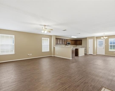 1434 Mission Hills Lane - Photo Thumbnail 3