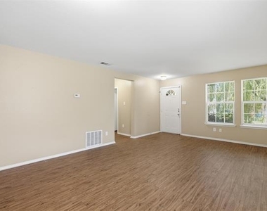 1434 Mission Hills Lane - Photo Thumbnail 10