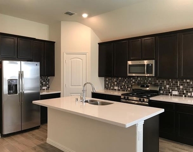 4532 Frost Avenue - Photo Thumbnail 3