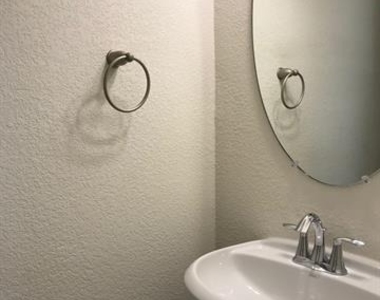 4532 Frost Avenue - Photo Thumbnail 10