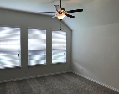 4532 Frost Avenue - Photo Thumbnail 11