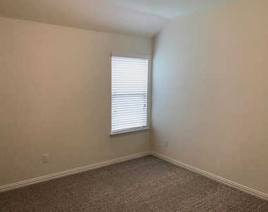 4532 Frost Avenue - Photo Thumbnail 8