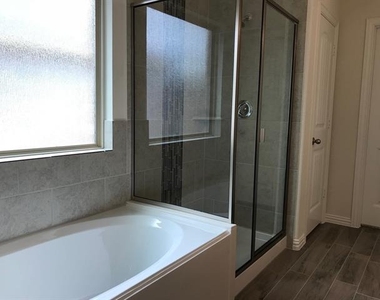 4532 Frost Avenue - Photo Thumbnail 12